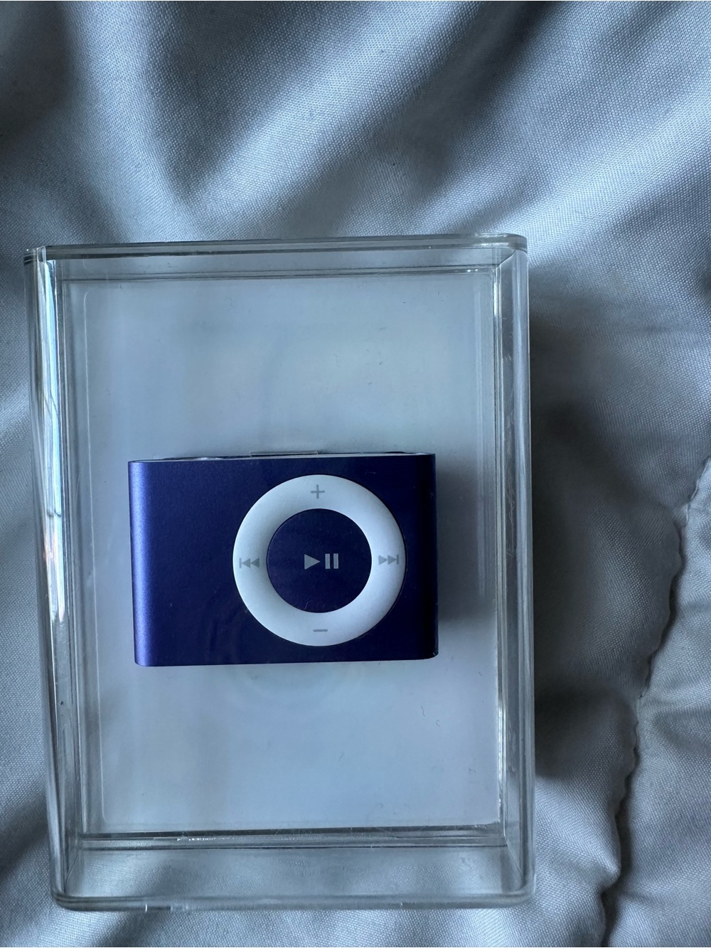Apple iPod Shuffle Purple with White Click Wheel
